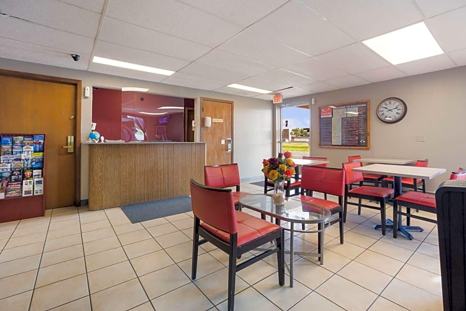 ECONO LODGE INN & SUITES