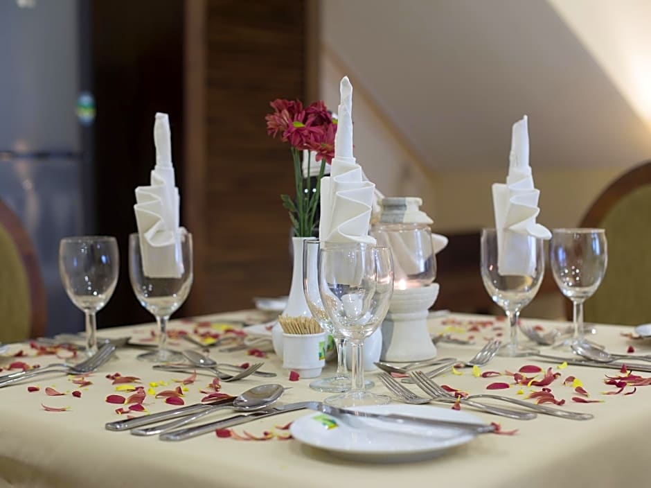 Oak Ray Serene Garden Hotel