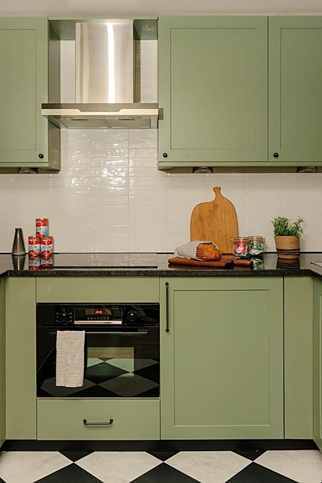 Native Kings Wardrobe, St Pauls