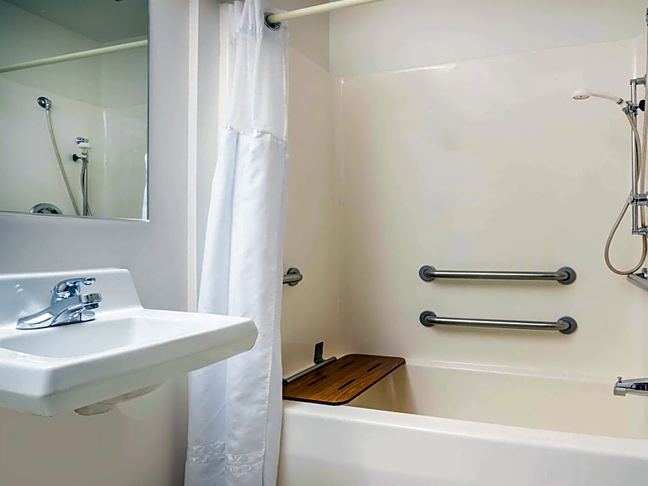 AmericInn by Wyndham Tomahawk
