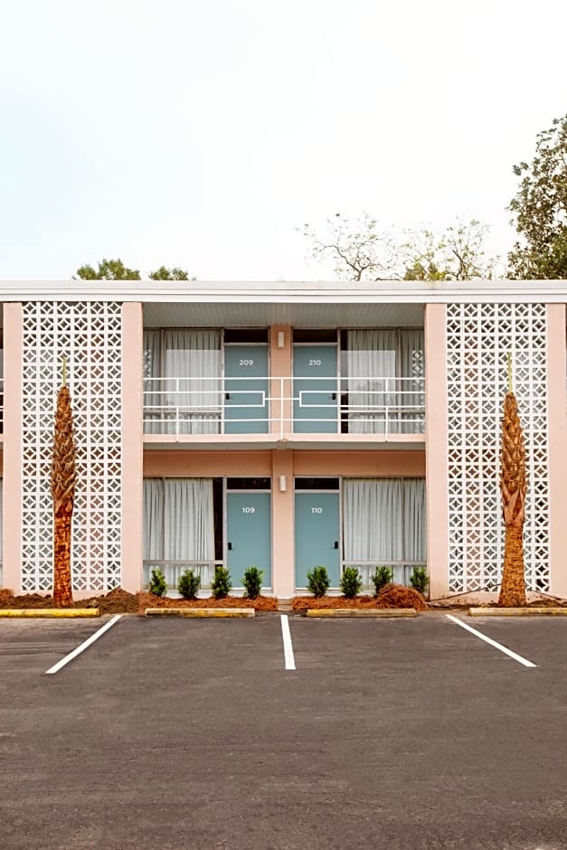 The Starlight Motor Inn
