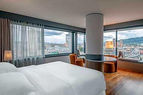 Junior Suite with Club Lounge Access