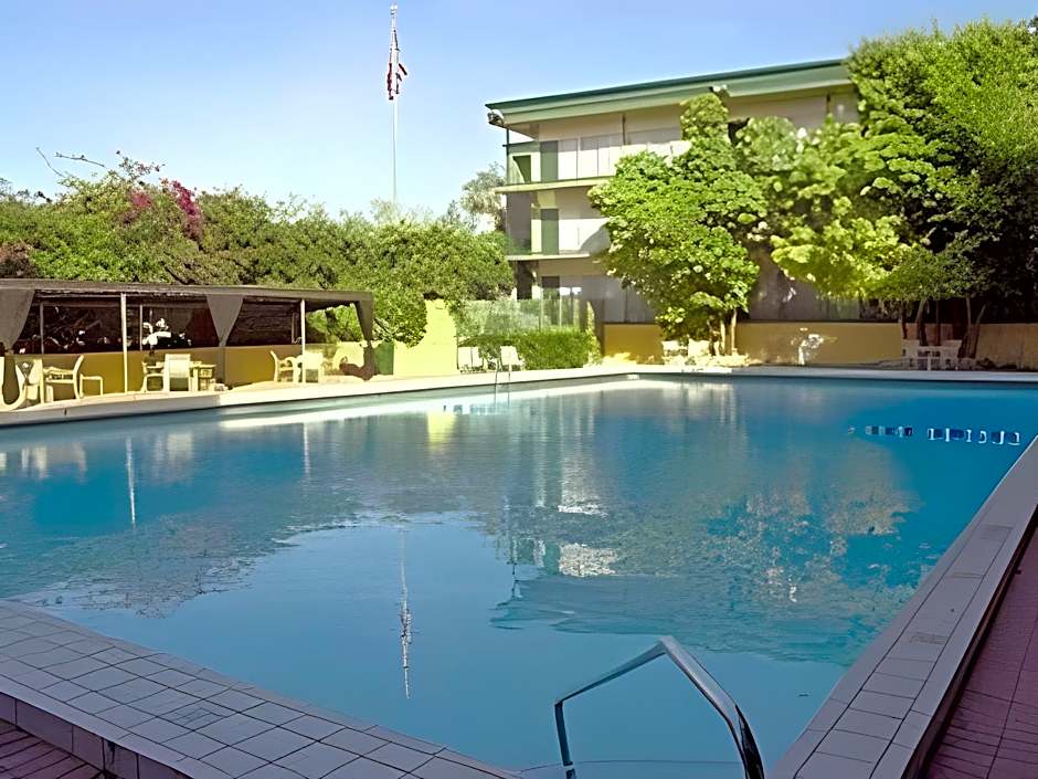 Magnuson Grand Conference Hotel
