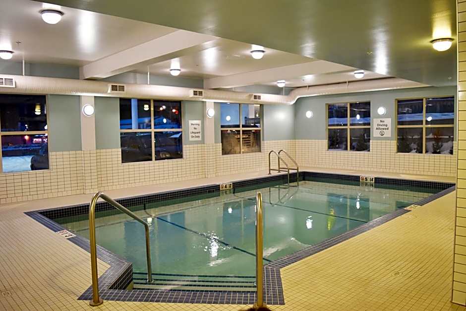 Holiday Inn Express Golden-Kicking Horse By IHG