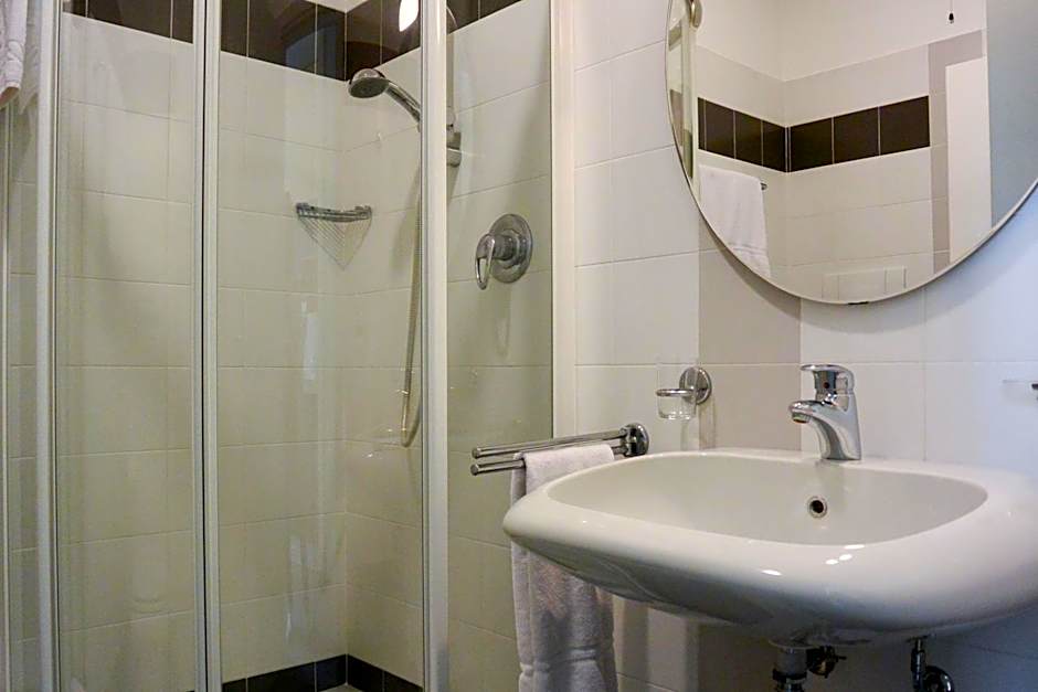 Vista Hotel & Residence