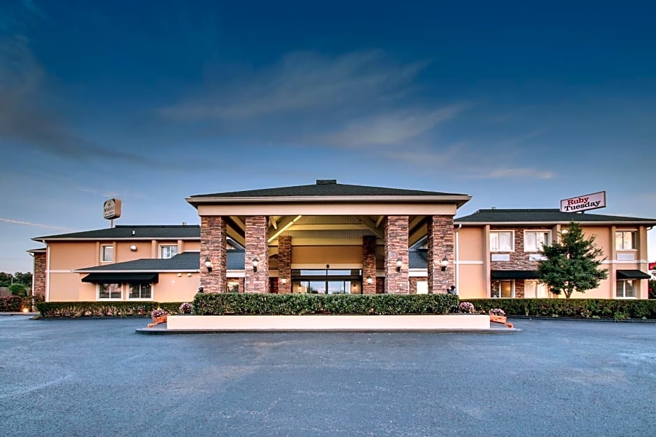Greenfield Inn & Suites Elizabethtown, KY I65 Exit 94