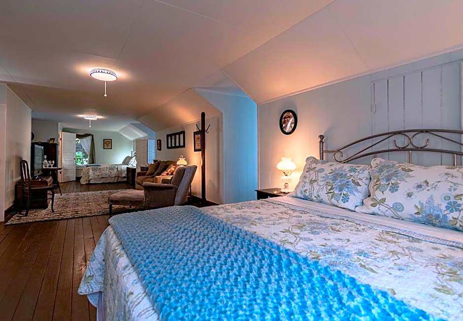 Riverboat Bed & Breakfast