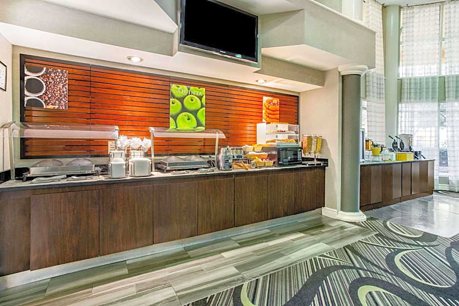 La Quinta Inn & Suites by Wyndham Raleigh Durham International Airport
