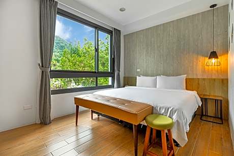 Quadruple Room with Mountain View