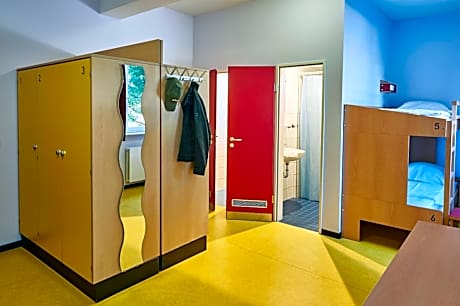 Bed in Male 4-Bed / 6-Bed Dormitory Room with Shower and Toilet