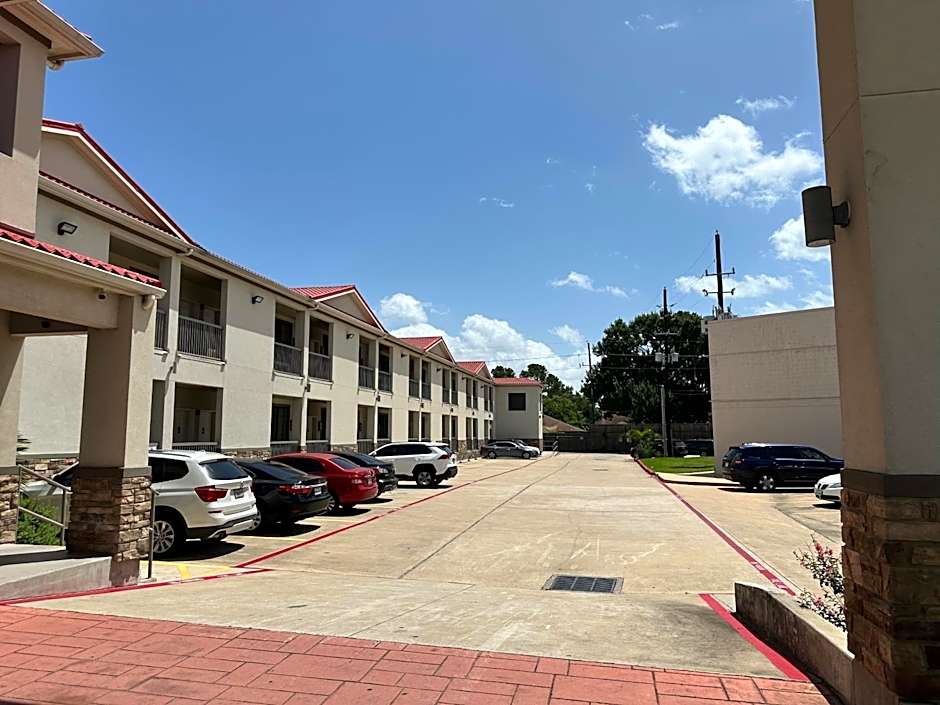 Scottish Inn and Suites