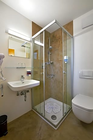 Twin Room with Bathroom