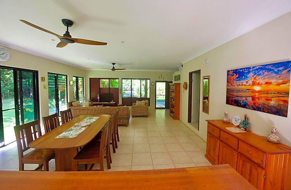 Thornton Beach Bungalows Daintree