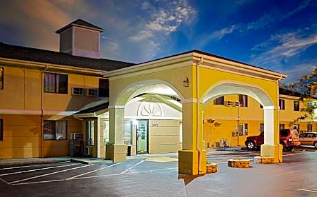 Super 8 by Wyndham Muncie/Ball St. College Area