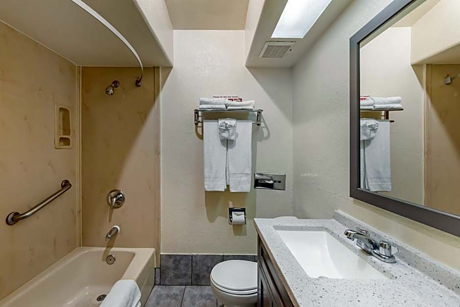 Anaheim Discovery Inn And Suites