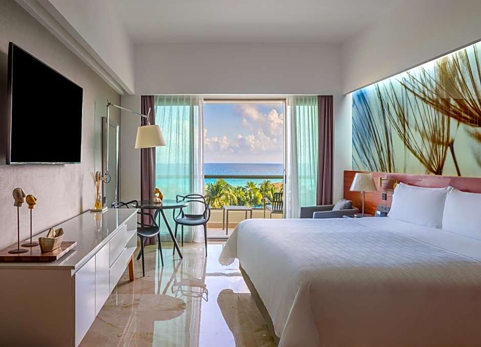 Photo 1 of 7 of Premium 1 King Bed, Ocean front