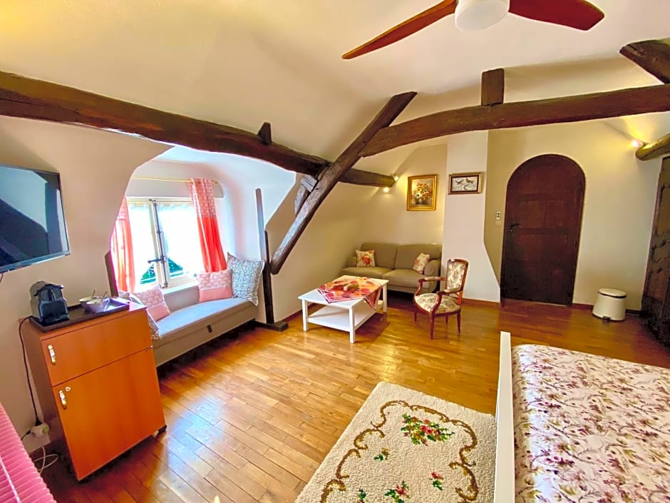 Sans Souci Bed and Breakfast Luxe Heated Pool and Restaurant