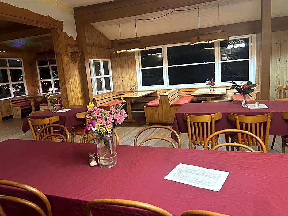 Green Gables Motel in Warburton