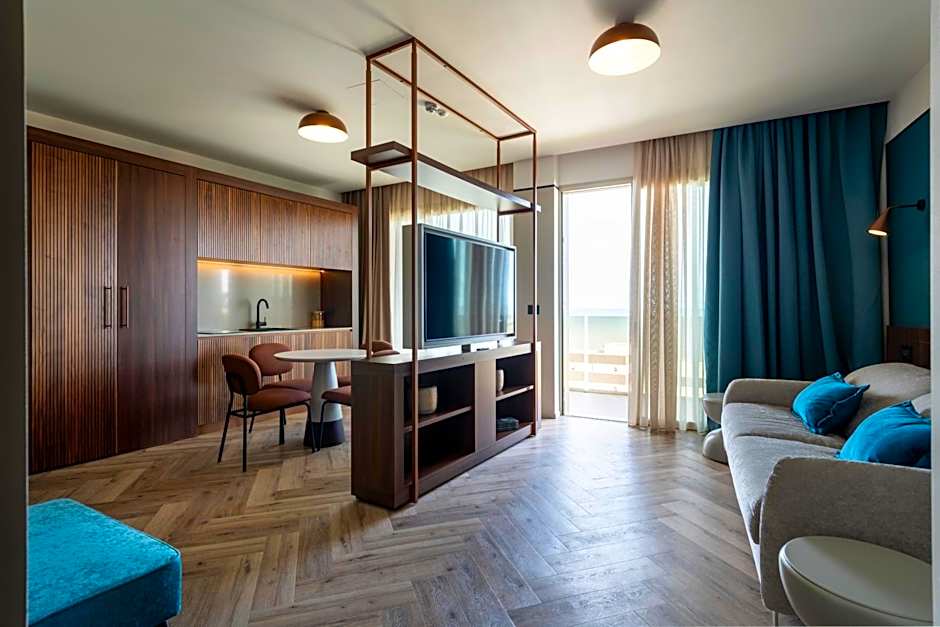 Visionair Suites & SPA-Room Only e Honesty Bar