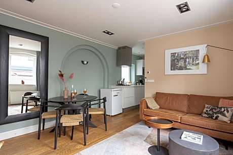 Large 1 Bedroom Apartment