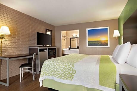 2 Queen Beds Smoking