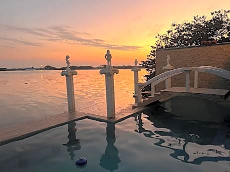 River Blue Hotel