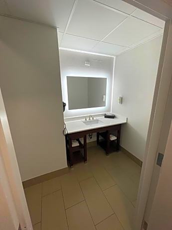 Queen Suite with Two Queen Beds - Non-Smoking