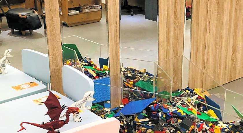 Fairytale YiSu Hot Spring Hotel