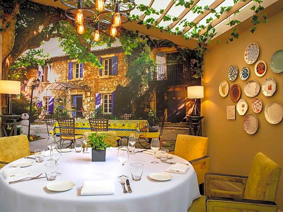 Sofitel Saigon Plaza Hotel