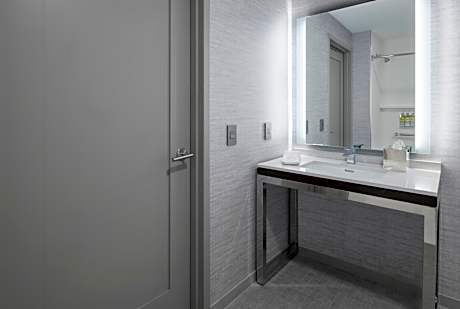 King Studio Suite with Mobility Accessible Tub - Non-Smoking