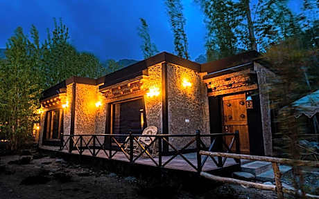 Panah - The Earthen Retreat