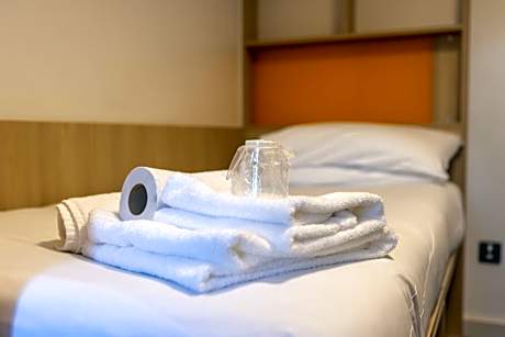 Single Room with En-suite