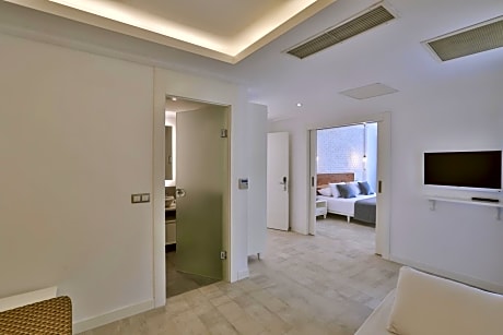 King Suite Family Room