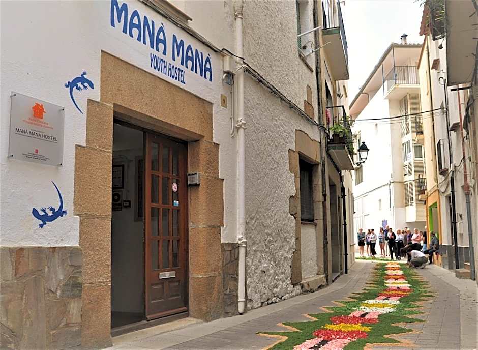 Mana Mana Youth Hostel