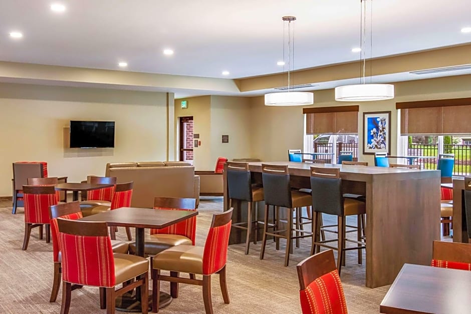 Comfort Suites Wooster near University Campus