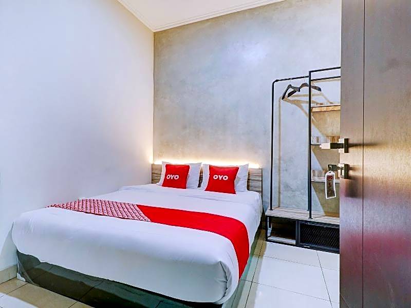 OYO 90215 Ada Residence