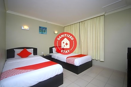 Super OYO 1027 Hotel London