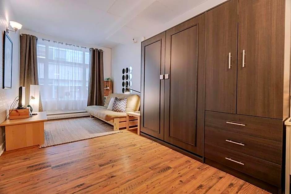 Initial / Aube / Québec