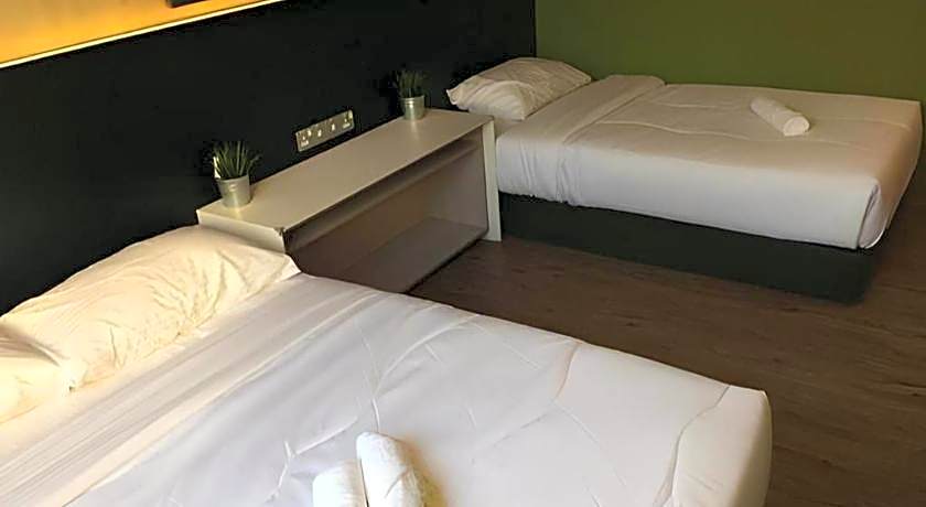 Monaco Boutique Hotel Kampung Air