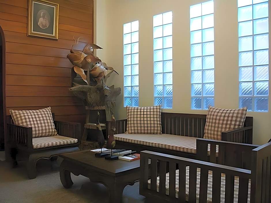 Wake Up at Muang Kao Boutique Hotel