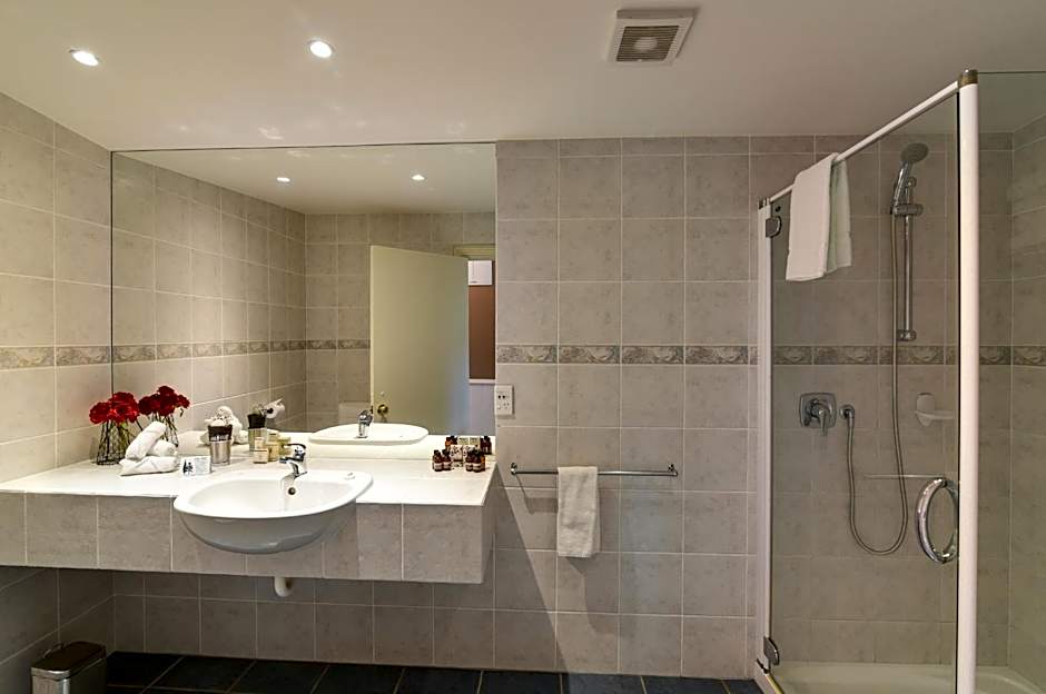 Manata Homestead & Lodge