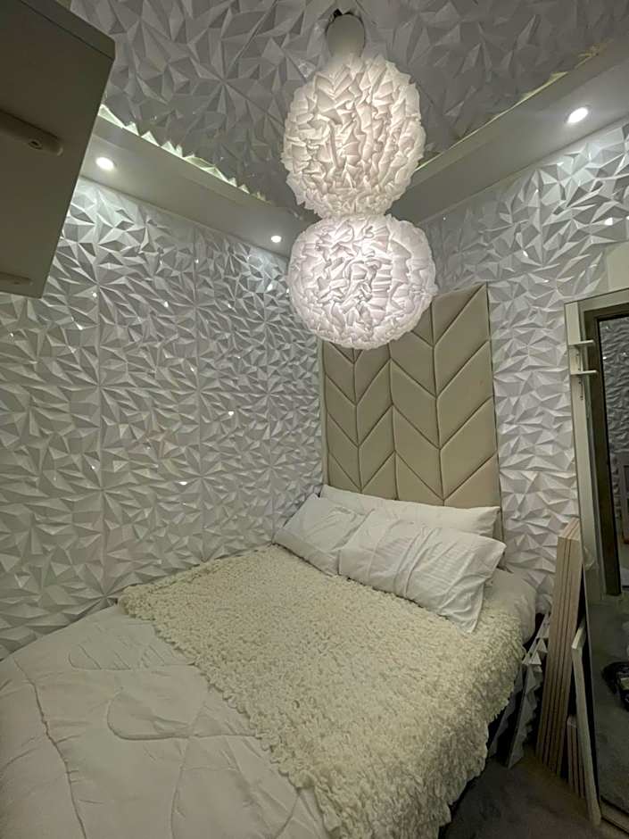 100mbps net,Unli Netflix in 75 inch tv in living room & Home Theater in Room