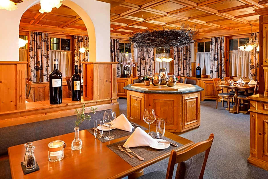 Hirschen Guesthouse - Village Hotel