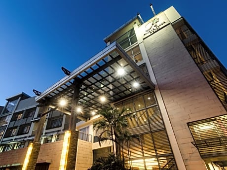 The Avenue Plaza Hotel