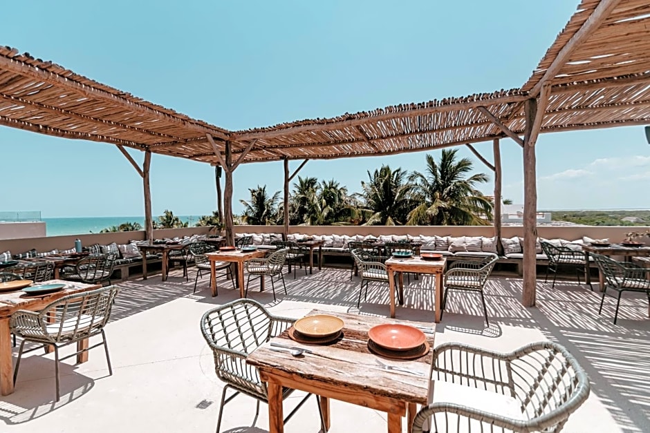 DOS MARES Barefoot Hotel