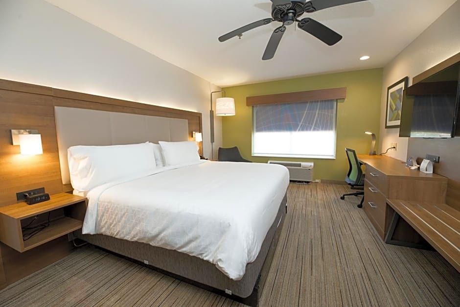 Holiday Inn Express Hotel & Suites Clinton By IHG