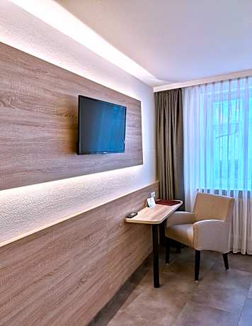 Standard Double Room with Street View