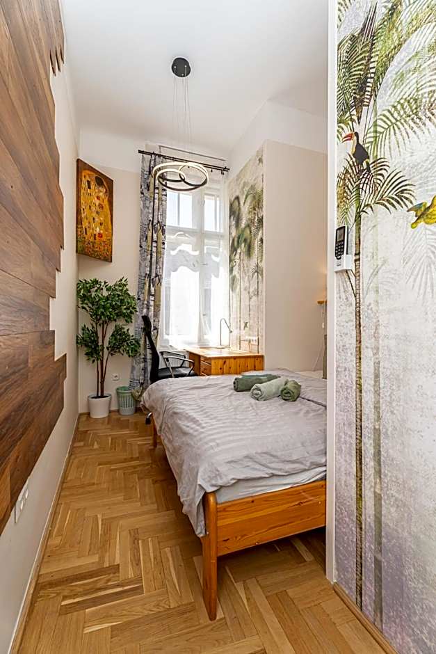 Acacia Private Rooms & Studios
