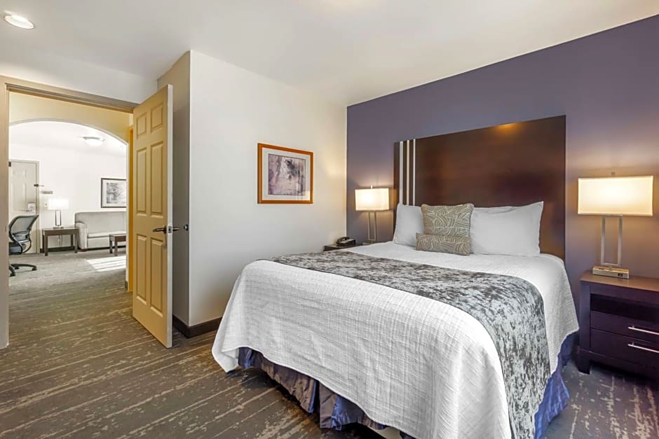 Best Western Plus Edmonds Harbor Inn
