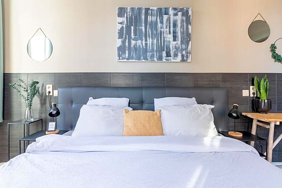 Hotel Entree - View of Canal Bruges